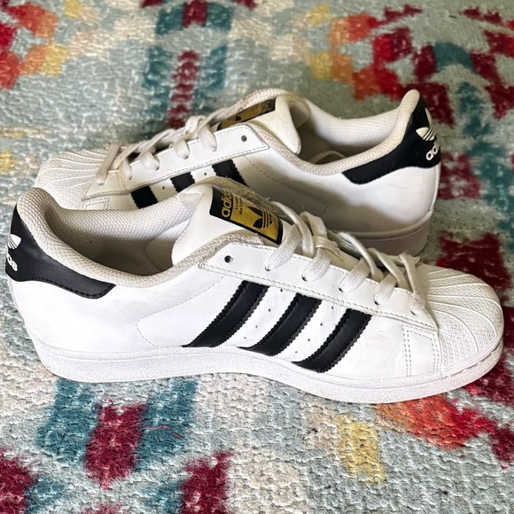 Adidas Superstar women’s size 8 - Picture 6 of 9